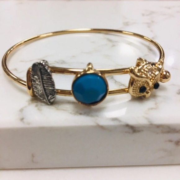 Boutique • Owl and Feather Charm Bracelet - Picture 5 of 8